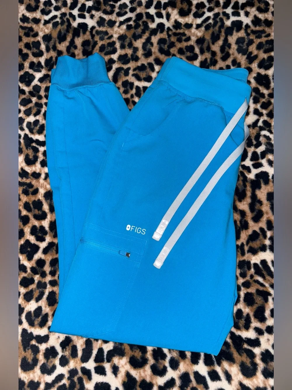 FIGS Women’s Small Bright Teal Set Casma Scrub Top and Zamora Jogger Scrub Pants